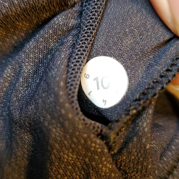 Lululemon sports bra with back detailing - Picture 5 of 5